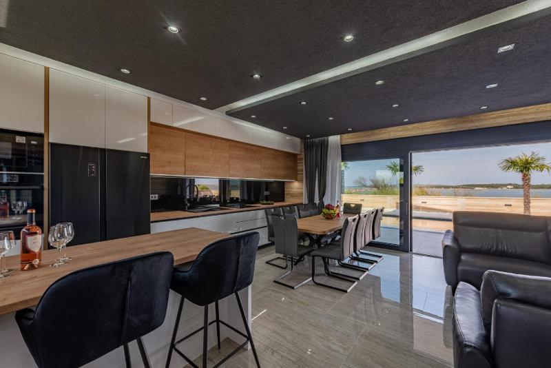 CROWONDER Villa Travera 2 with Heated Swimming Pool - CROWONDER LUXURY RENT - image 38