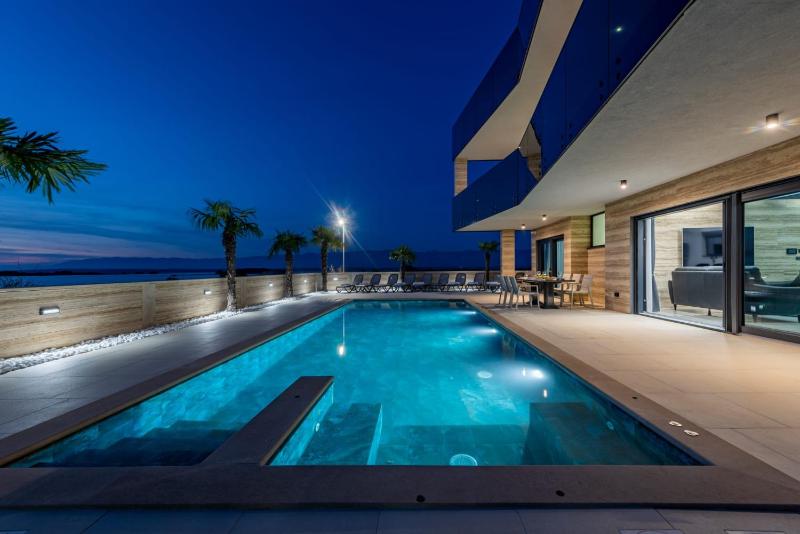 CROWONDER Villa Travera 2 with Heated Swimming Pool - CROWONDER LUXURY RENT - image 36