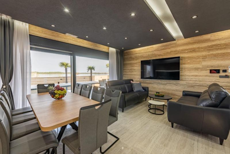 CROWONDER Villa Travera 2 with Heated Swimming Pool - CROWONDER LUXURY RENT - image 35