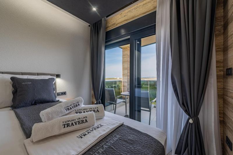 CROWONDER Villa Travera 2 with Heated Swimming Pool - CROWONDER LUXURY RENT - image 37