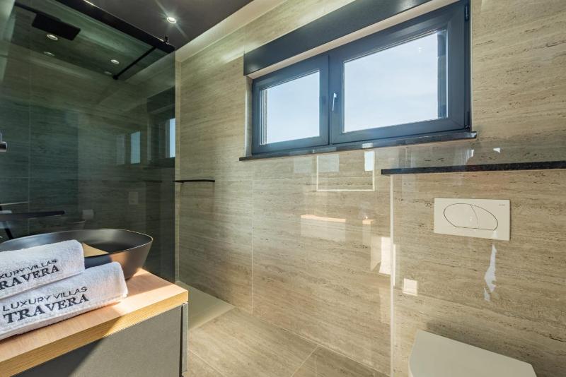 CROWONDER Villa Travera 2 with Heated Swimming Pool - CROWONDER LUXURY RENT - image 33
