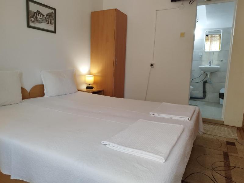 Double or Twin Room image 3