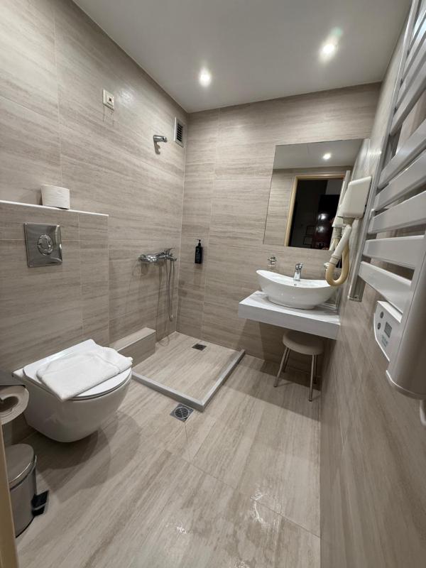 Double or Twin Room image 2