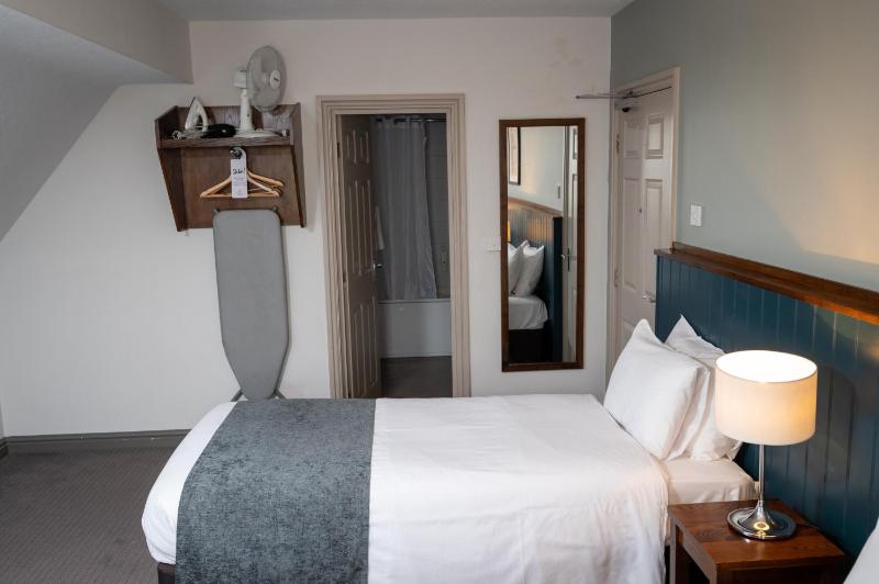Family Room with Bathroom image 3