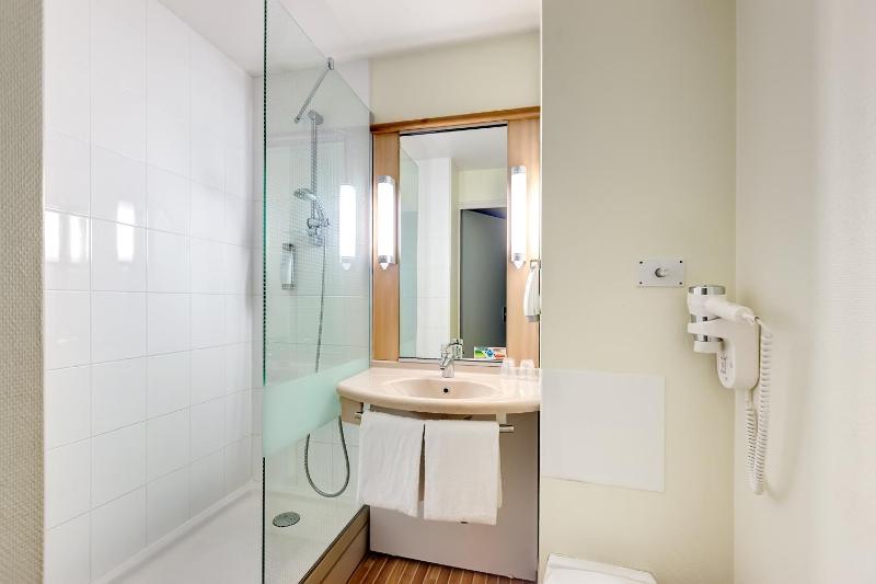 Standard Double Room image 4