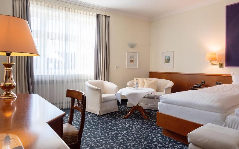 Standard Double Room image 4