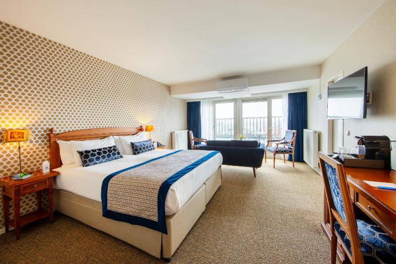 Superior Balcony Room image 1