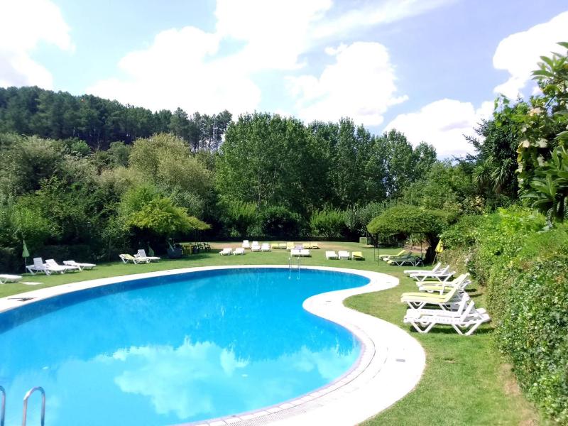 One-Bedroom Apartment with Pool View image 3