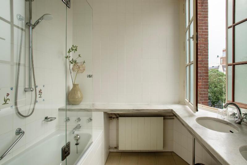 Junior Suite Canal View image 4