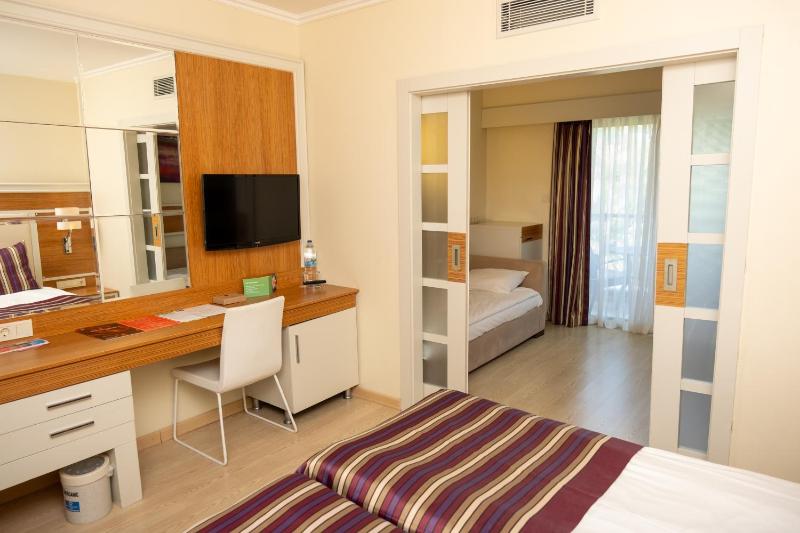 Family Room with Side Sea View image 4