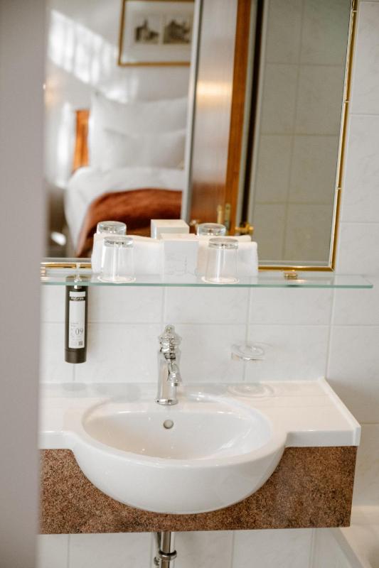 Double Room with Courtyard View image 3