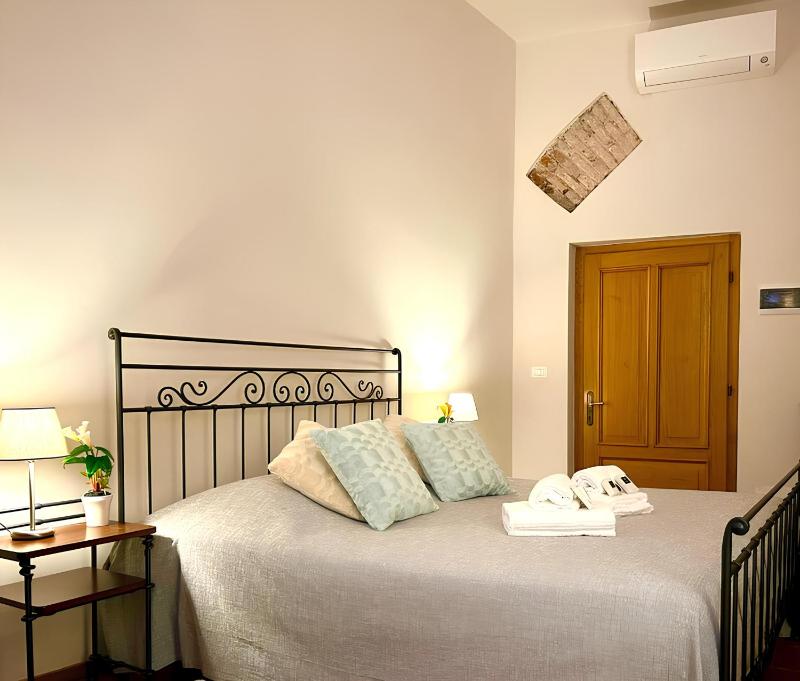 Arena in Love - Centre Rooms - image 13