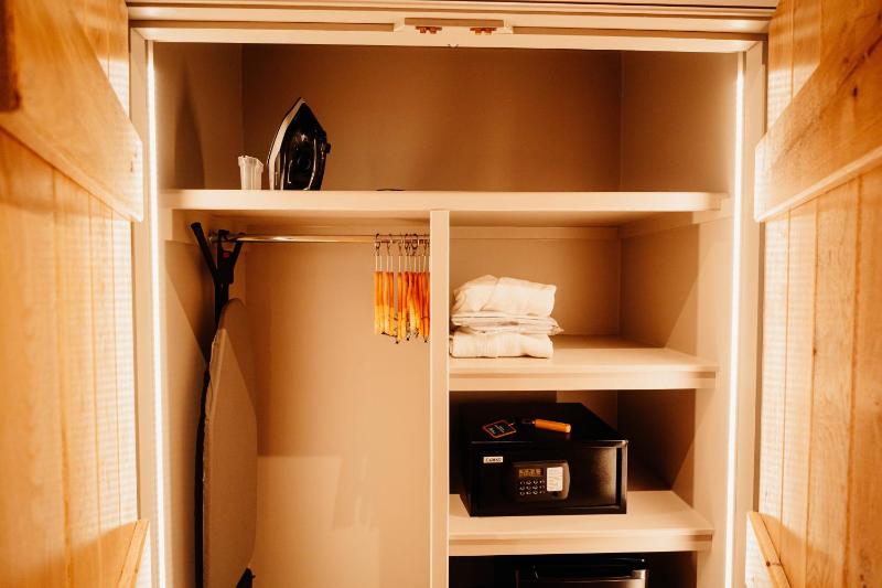 Superior King Room image 3