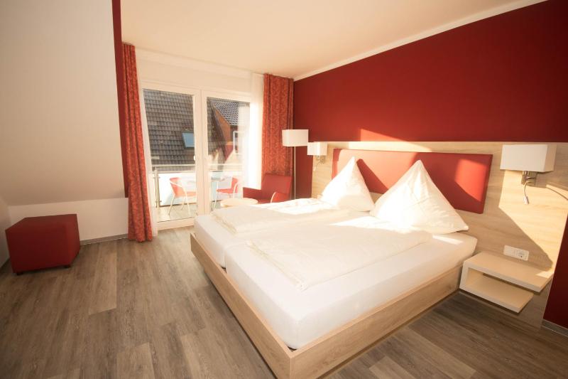 Double Room with Balcony image 2