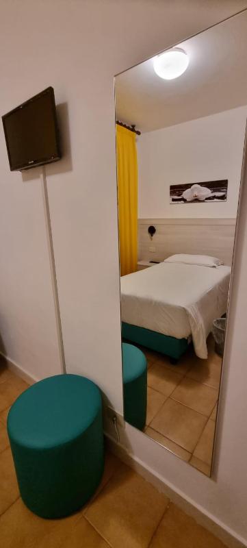 Single Room image 3