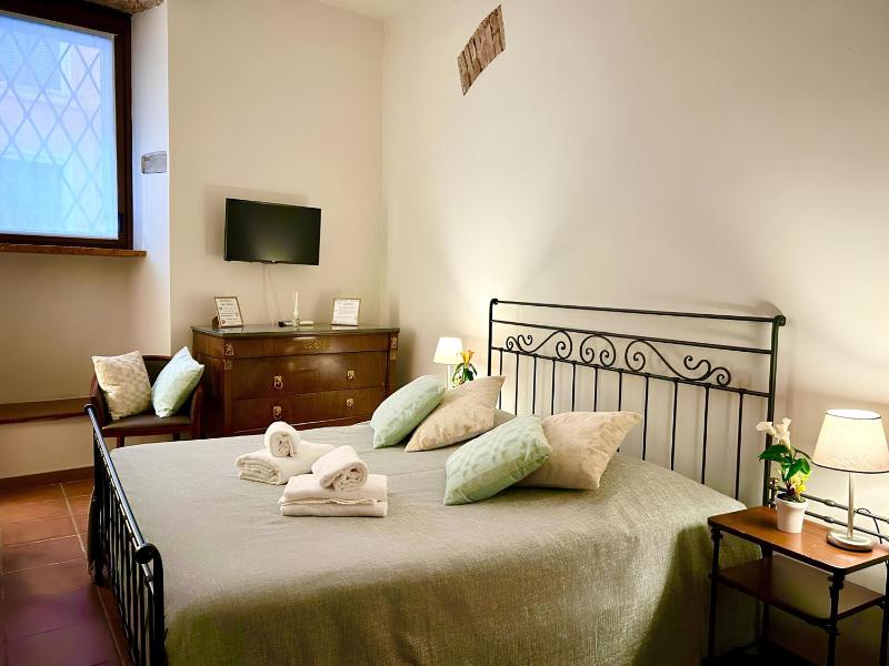 Arena in Love - Centre Rooms - image 1