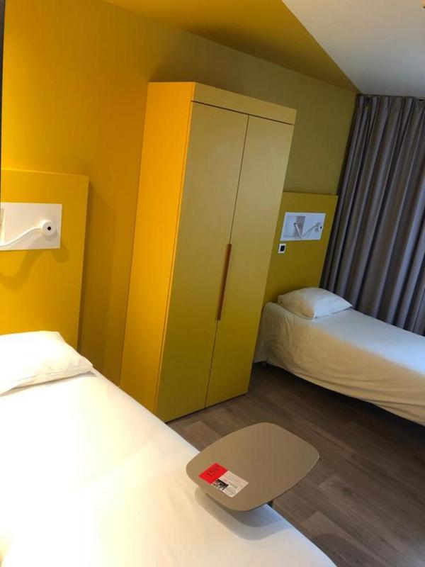 Twin Room image 2