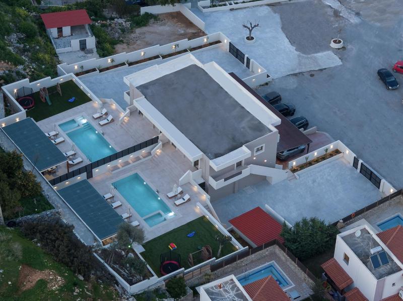 Elysian Villas - With 2 Private Pools - image 6