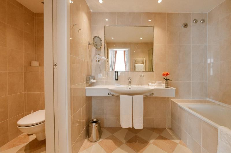 Superior Double Room image 3