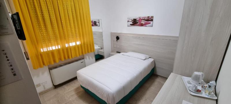 Single Room image 4