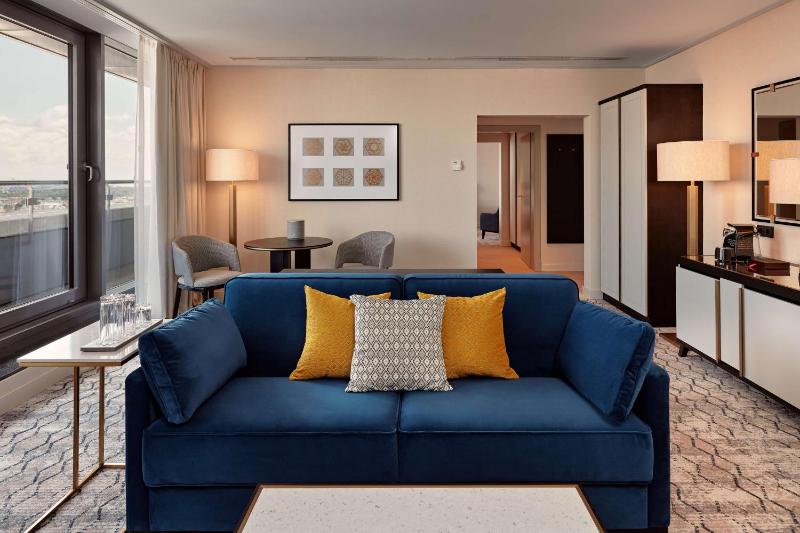 One-Bedroom Penthouse Suite Panoramic View image 1
