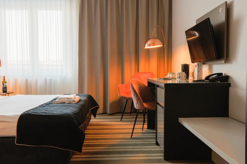 Deluxe Double or Twin Room image 4
