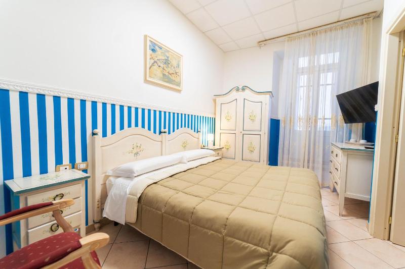 Double Room image 3