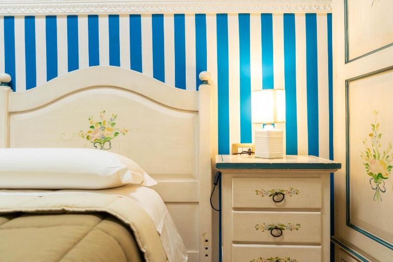 Double Room image 4