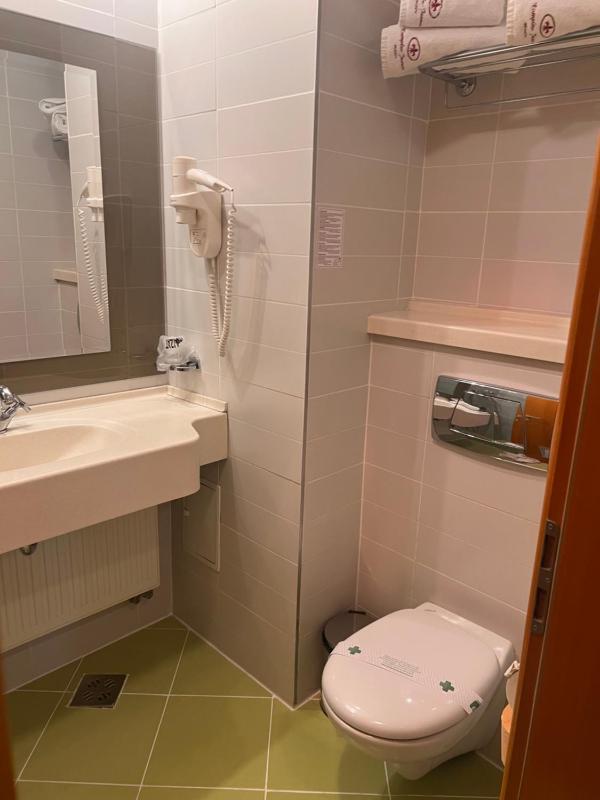 Small Double Room image 4