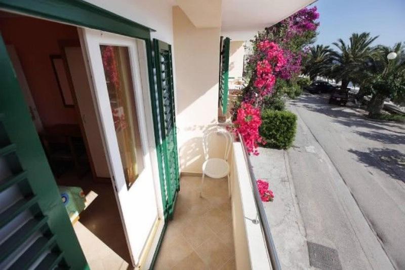 One-Bedroom Apartment image 2