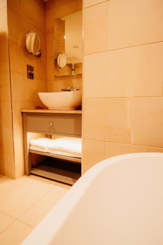 King Room image 3