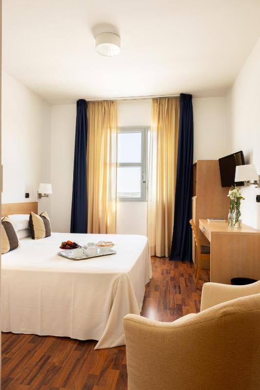 Standard Double or Twin Room image 3