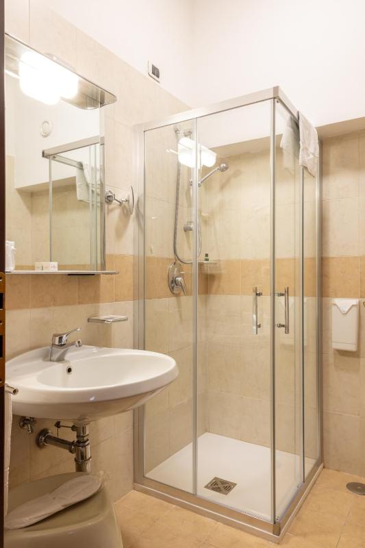 Standard Single Room image 2