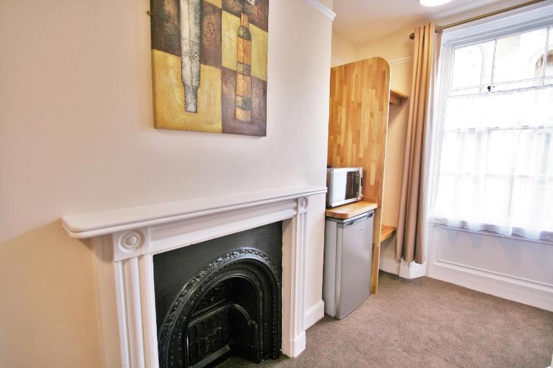 Central Hotel Cheltenham by Roomsbooked - image 29