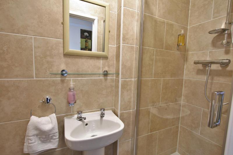Central Hotel Cheltenham by Roomsbooked - image 32
