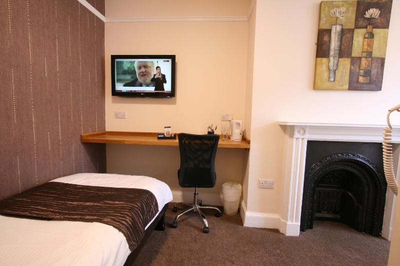Central Hotel Cheltenham by Roomsbooked - image 16