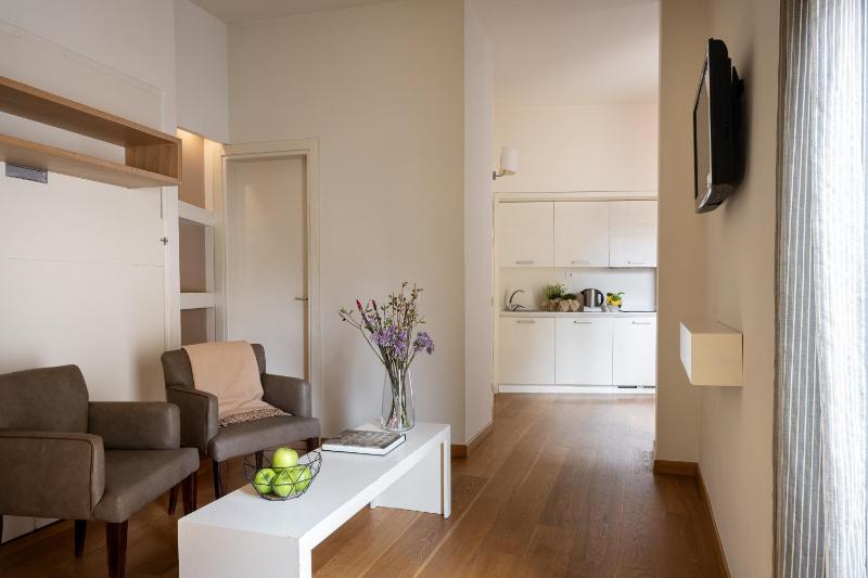 Executive Suite image 4