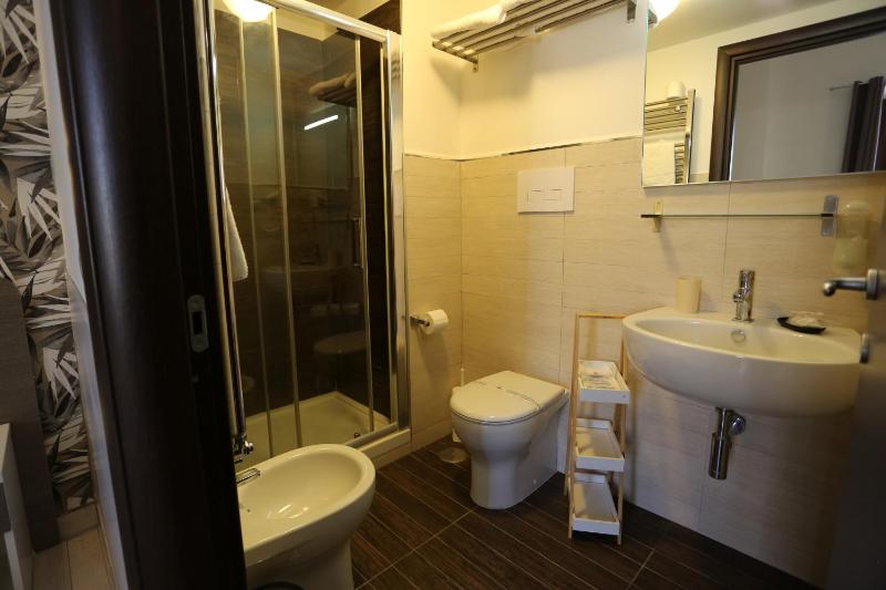 Double Room image 2