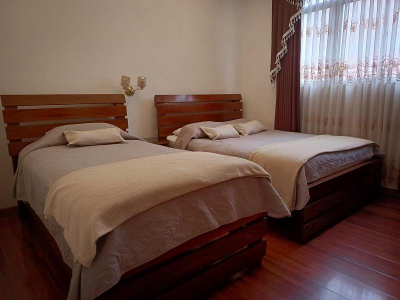 Twin Room with Private Bathroom image 2