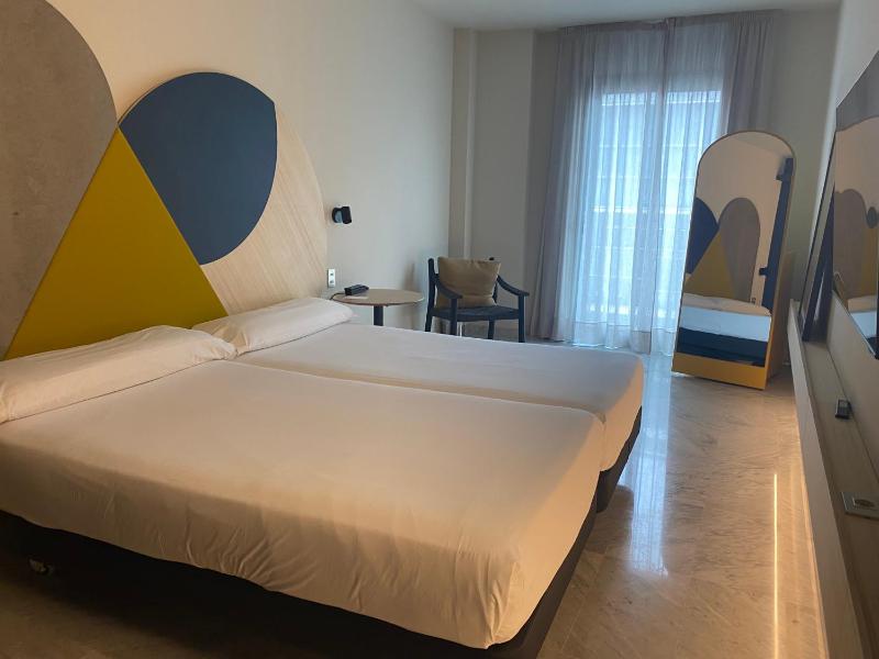 Twin Room with Balcony (2 Adults) image 1