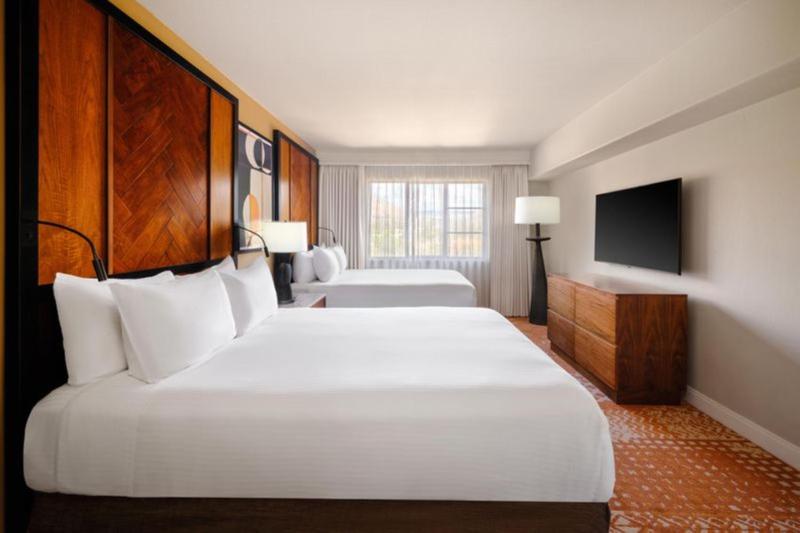 Double Queen Suite with Balcony image 2