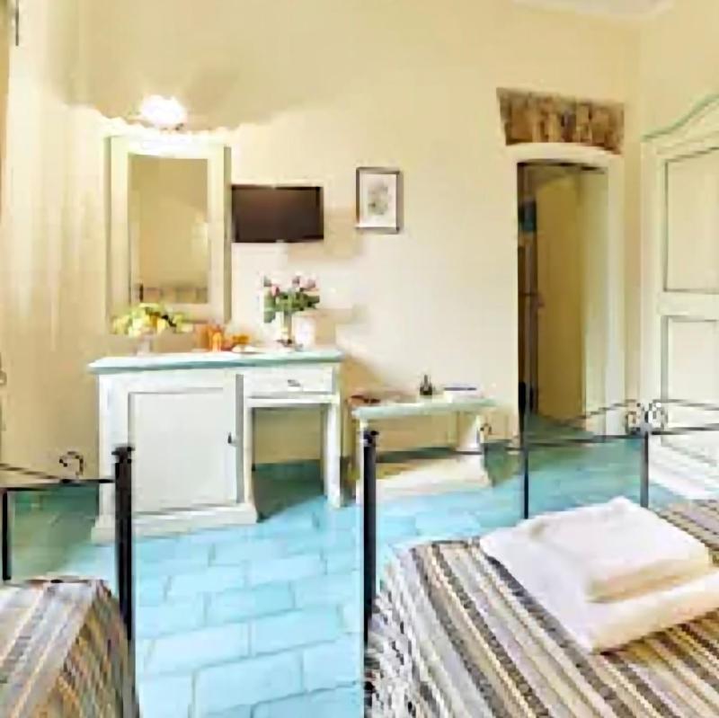Two Connecting Rooms (4 Adults) image 3