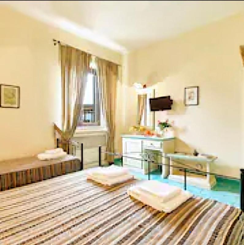 Two Connecting Rooms (4 Adults) image 2