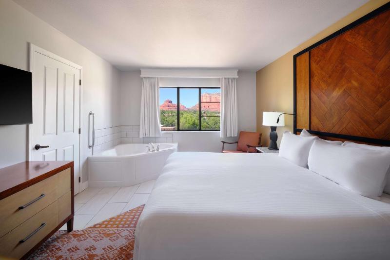 King Whirlpool Suite with Balcony - Red Rock View image 2
