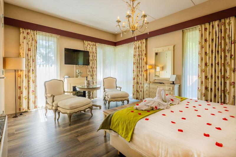 Honeymoon Suite image 3