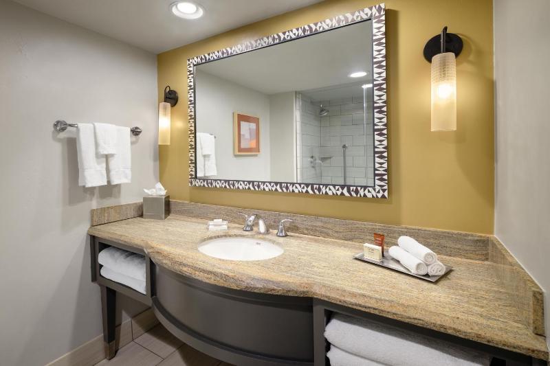 Double Queen Suite with Private Fire Bowl - Red Rock View image 2