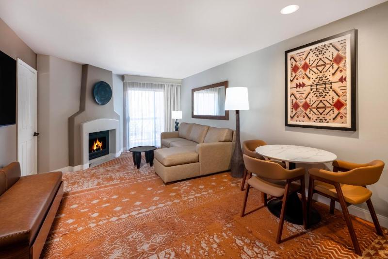 King Suite with Balcony image 2