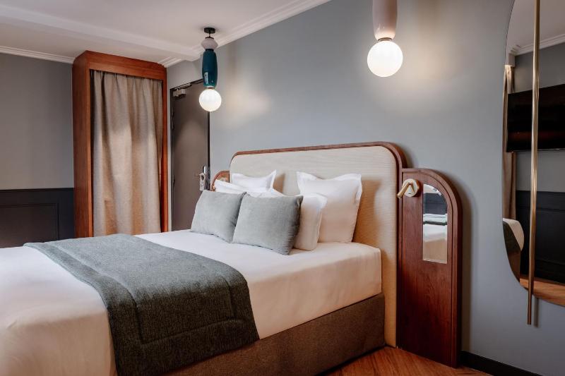 Deluxe Double Room image 1