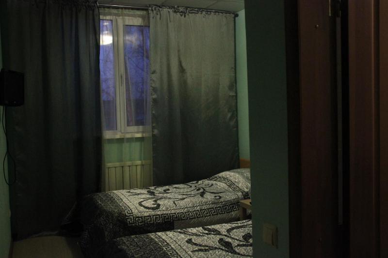 Standard Twin Room image 3