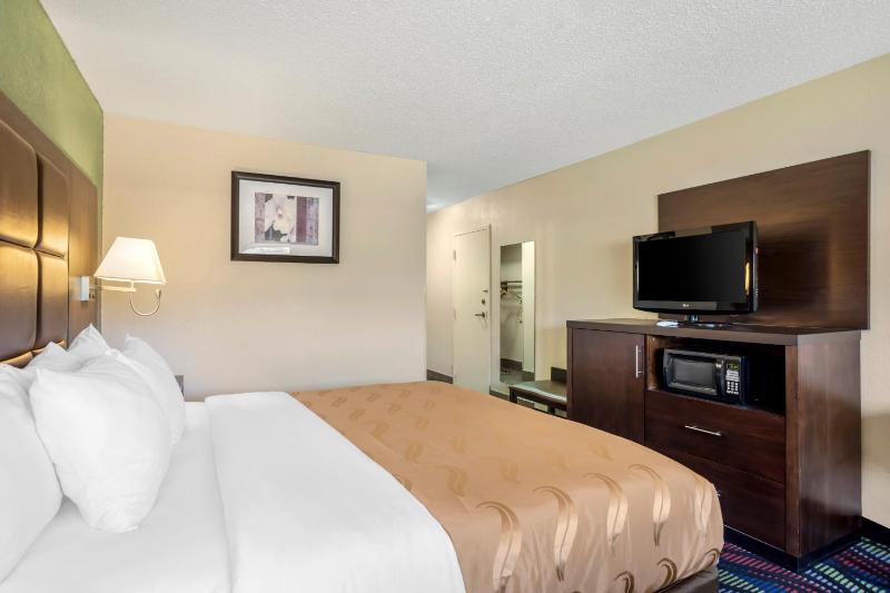 King Room - Accessible/Non-Smoking image 2